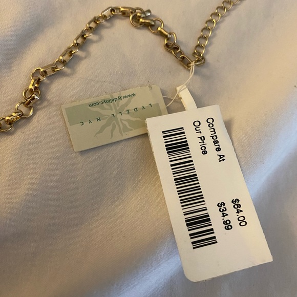 NWT. Glamorous statement necklace. - Picture 2 of 3